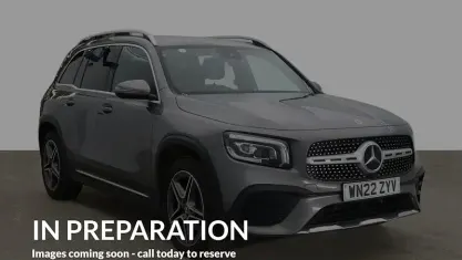 Usado Mercedes GLB200 AMG line 163 CV (119 kW) 2022 Gris SUV