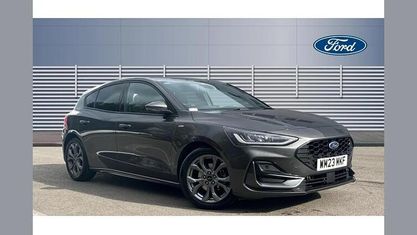 Begagnad Ford Focus ST-Line 125 HK (91 kW) 2023 Grå Halvkombi