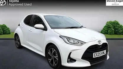 Usado Toyota Yaris Hybrid Design 116 HP (85 kW) 2026 Citadino