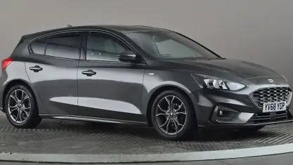 Second-hand Ford Focus ST-Line 120 CP (88 kW) 2019 Gri Hatchback