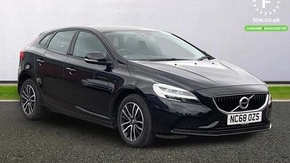 Używany Volvo V40 Momentum 122 KM (89 kW) 2019 Czarny Hatchback