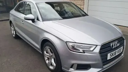 Usado Audi A3 Sport 150 HP (110 kW) 2018 Prateado Sedan