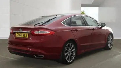Used Ford Mondeo Vignale 180 HP (132 kW) 2018 Red Hatchback