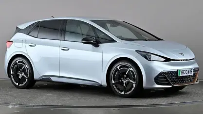 Begagnad Cupra Born e-Boost 169 kW (230 HK) 2023 Silver Halvkombi