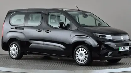 Used Vauxhall Combo Design Edition 100 kW (136 HP) 2025 Black MPV