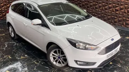 Used Ford Focus Zetec 125 HP (91 kW) 2016 White Hatchback