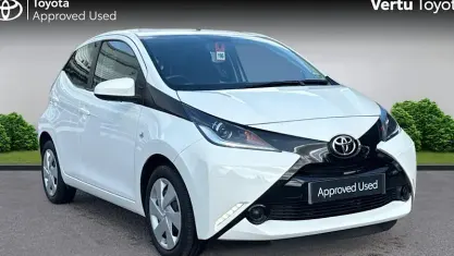 Używany Toyota Aygo X-play 69 KM (50 kW) 2018 Biały Hatchback