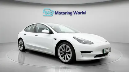 Used Tesla Model 3 Standard Range Plus 222 kW (302 HP) 2021 White Sedan