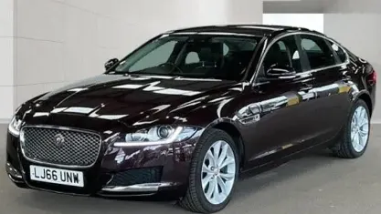 Used Jaguar XF Portfolio 179 HP (131 kW) 2016 Red Sedan