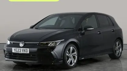 Begagnad VW Golf VIII R-line 150 HK (110 kW) 2023 Svart Halvkombi