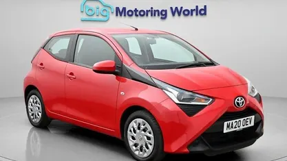 Used Toyota Aygo X-play 72 HP (52 kW) 2020 Red Hatchback