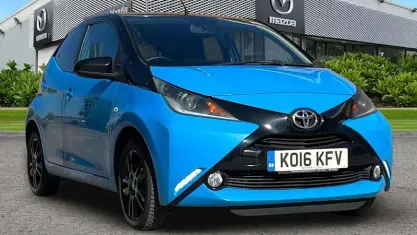 Gebraucht Toyota Aygo X-cite 69 PS (50 kW) 2016 Blau Kleinwagen