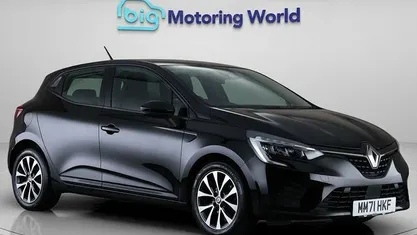 Used Renault Clio V Iconic 90 HP (66 kW) 2022 Hatchback