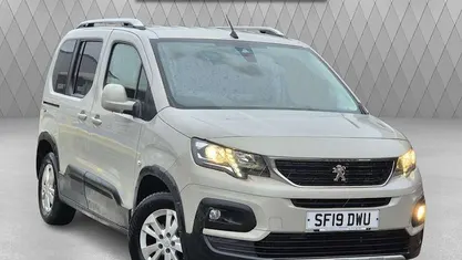 Used Peugeot Rifter Allure 102 HP (75 kW) 2023 MPV