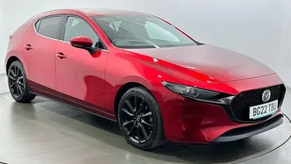 Käytetty Mazda 3 Inclusive 186 HP (136 kW) 2022 Punainen Viistoperä