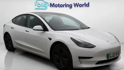 Used Tesla Model 3 Standard Range Plus 222 kW (302 HP) 2021 White Sedan