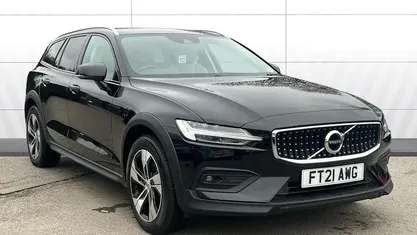Used Volvo V60 CC 250 HP (183 kW) 2021 Estate