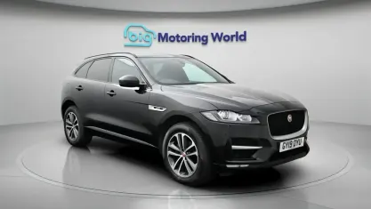 Używany Jaguar F-Pace R-Sport 179 KM (131 kW) 2019 Czarny SUV
