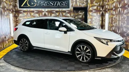 Używany Toyota Corolla Edition 184 KM (135 kW) 2021 Biały Kombi