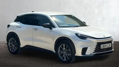 Used Lexus LBX 136 HP (100 kW) 2024 White SUV