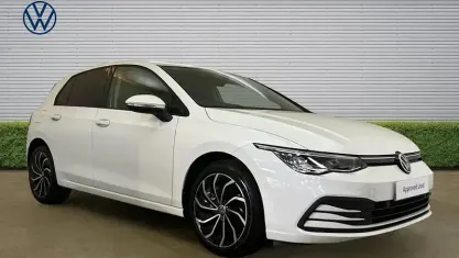 Used VW Golf VIII Life 150 HP (110 kW) 2024 White Hatchback