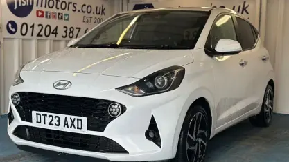 Used Hyundai i10 Premium 67 HP (49 kW) 2023 White Hatchback