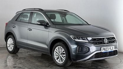 Usado VW T-Roc Life 110 HP (80 kW) 2023 Cinzento SUV
