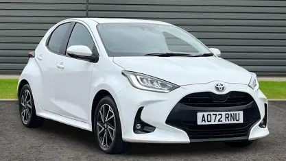 Used Toyota Yaris Design 116 HP (85 kW) 2022 White Hatchback