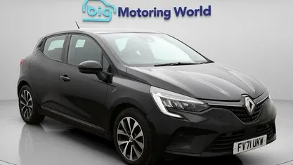 Used Renault Clio V Iconic 140 HP (102 kW) 2022 Hatchback