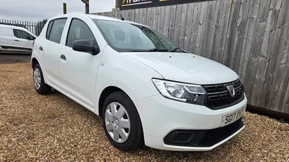 Used Dacia Sandero Ambiance 73 HP (53 kW) 2017 White Hatchback