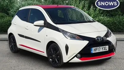 Second-hand Toyota Aygo x-press 69 CP (50 kW) 2017 Alb Hatchback