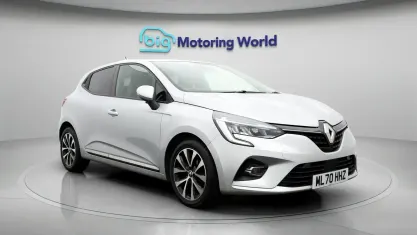 Begagnad Renault Clio V Iconic 101 HK (74 kW) 2020 Silver Halvkombi