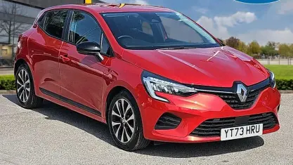 Used Renault Clio Evolution 90 HP (66 kW) 2023 Red  Hatchback