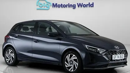 Begagnad Hyundai i20 Advanced 101 HK (74 kW) 2024 Grå Halvkombi