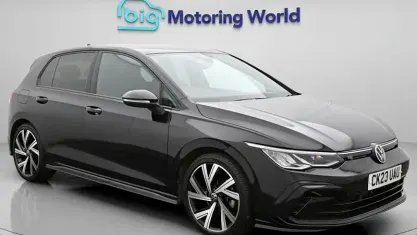 Second-hand VW Golf VIII R-line 150 CP (110 kW) 2023 Negru Hatchback