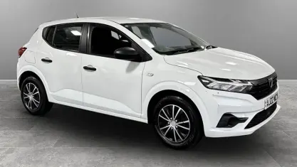 Used Dacia Sandero Essentiel 101 HP (74 kW) 2022 White Hatchback