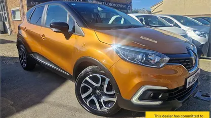 Used Renault Captur Iconic 90 HP (66 kW) 2018 Orange/black SUV