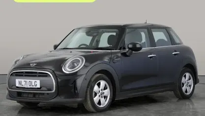 Usado Mini Cooper Classic 136 HP (100 kW) 2022 Preto Citadino