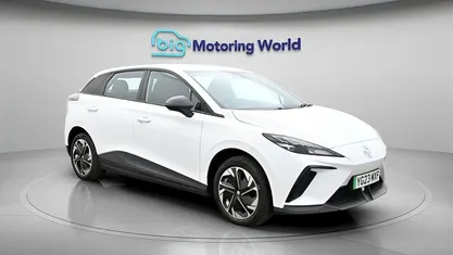 Used MG MG4 EV SE 319 kW (435 HP) 2023 White Hatchback