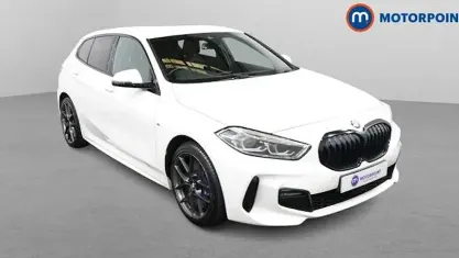 Begagnad BMW 118 M Sport 136 HK (100 kW) 2024 Vit Halvkombi