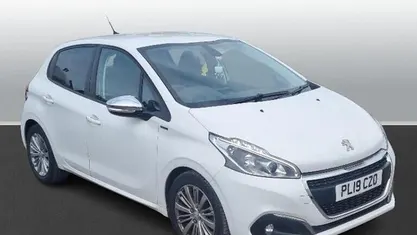 Used Peugeot 208 Signature Sky 82 HP (60 kW) 2019 Hatchback