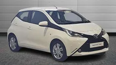 White Used 2015 Toyota Aygo x-press Hatchback | £5,791 (Fair price)