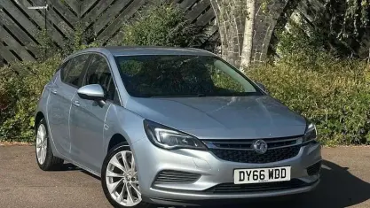 Used Vauxhall Astra Design Edition 105 HP (77 kW) 2016 Silver Hatchback