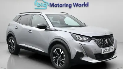 Begagnad Peugeot 2008 Allure+ 131 HK (96 kW) 2023 Grå SUV