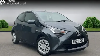 Używany Toyota Aygo X-play 72 KM (52 kW) 2020 Szary Hatchback
