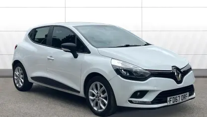 Used Renault Clio Play 120 HP (88 kW) 2018 White Hatchback