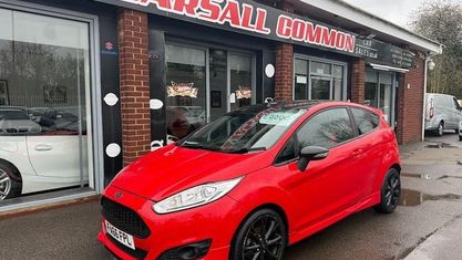 Usado Ford Fiesta ST-Line 140 HP (102 kW) 2017 Vermelho Citadino