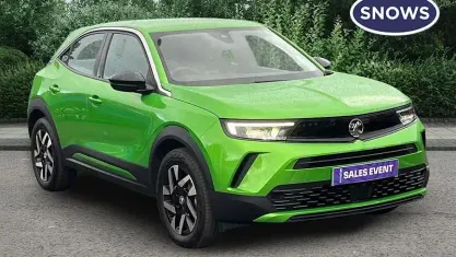 Begagnad Vauxhall Mokka Design Edition 100 kW (136 HK) 2024 Grön SUV