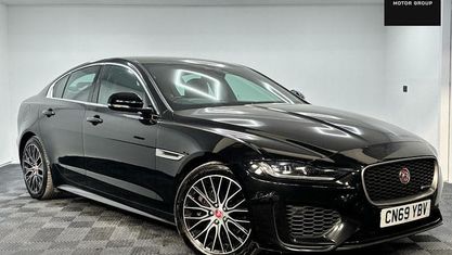 Używany Jaguar XE R-Dynamic 250 KM (183 kW) 2019 Czarny Sedan/Limuzyna