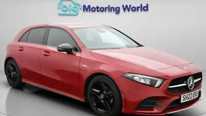 Begagnad Mercedes A200 Executive 163 HK (119 kW) 2022 Röd Halvkombi